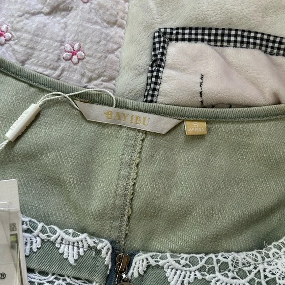 Green denim jacket with lace sleeves - Picture 3 of 6